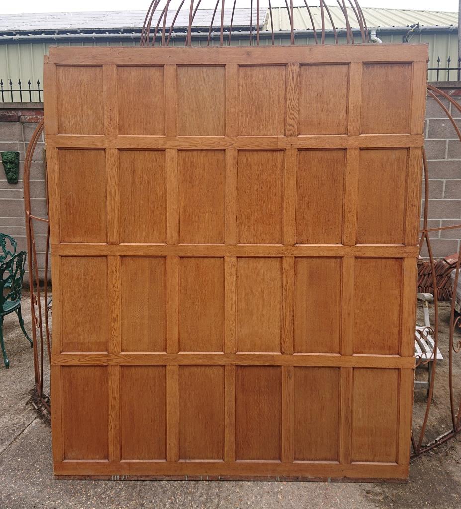 <p>Solid Oak frame panneling with oak veneer panels.</p><p>Reclaimed from a 1950s mock tudor house.</p><p>2.15 and 1meter in height, around 34 m2</p>